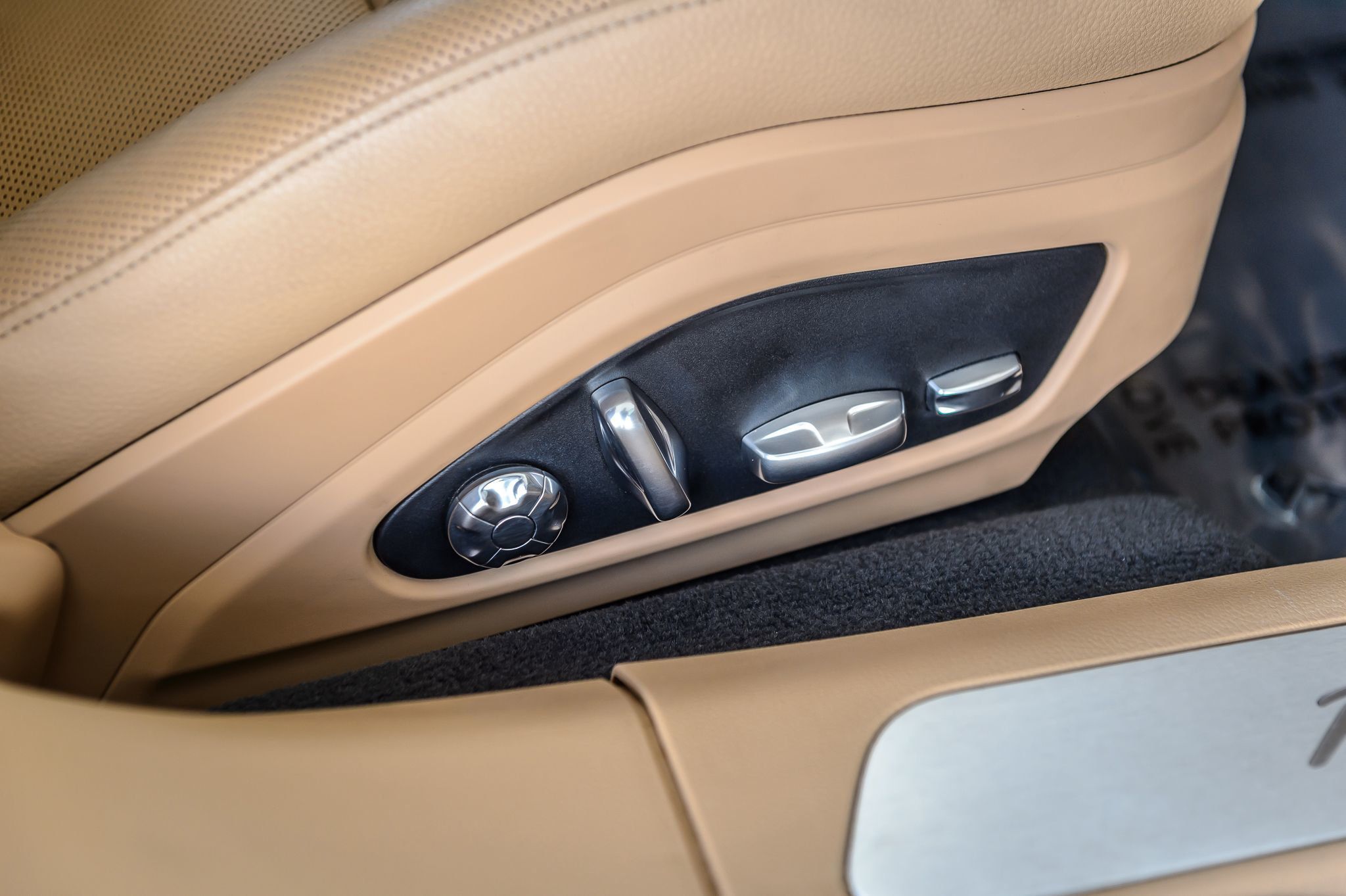 2018 Porsche Panamera Base 4 photo 45