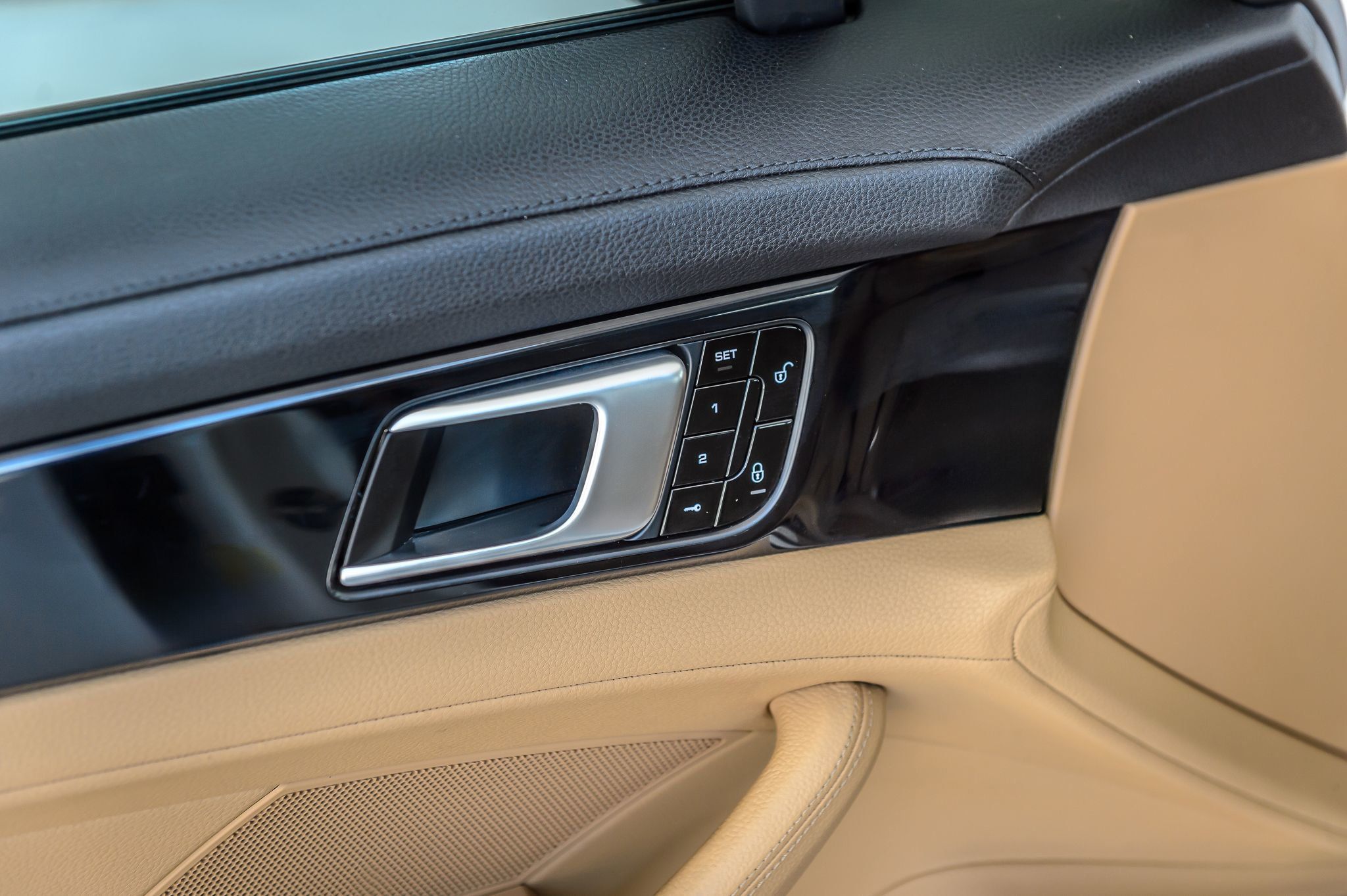 2018 Porsche Panamera Base 4 photo 48