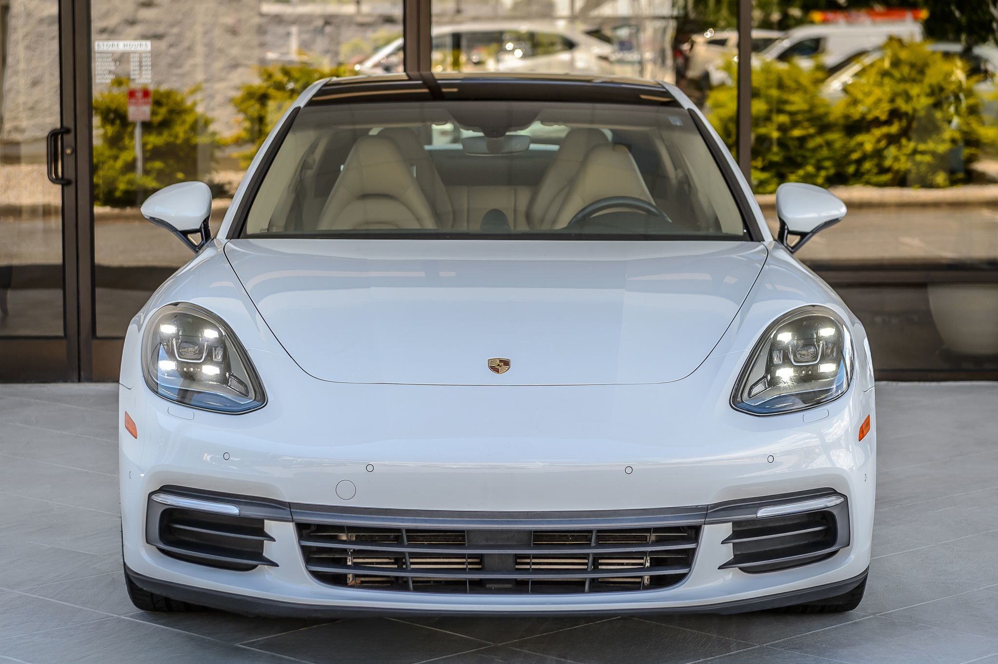 2018 Porsche Panamera Base 4 photo 5