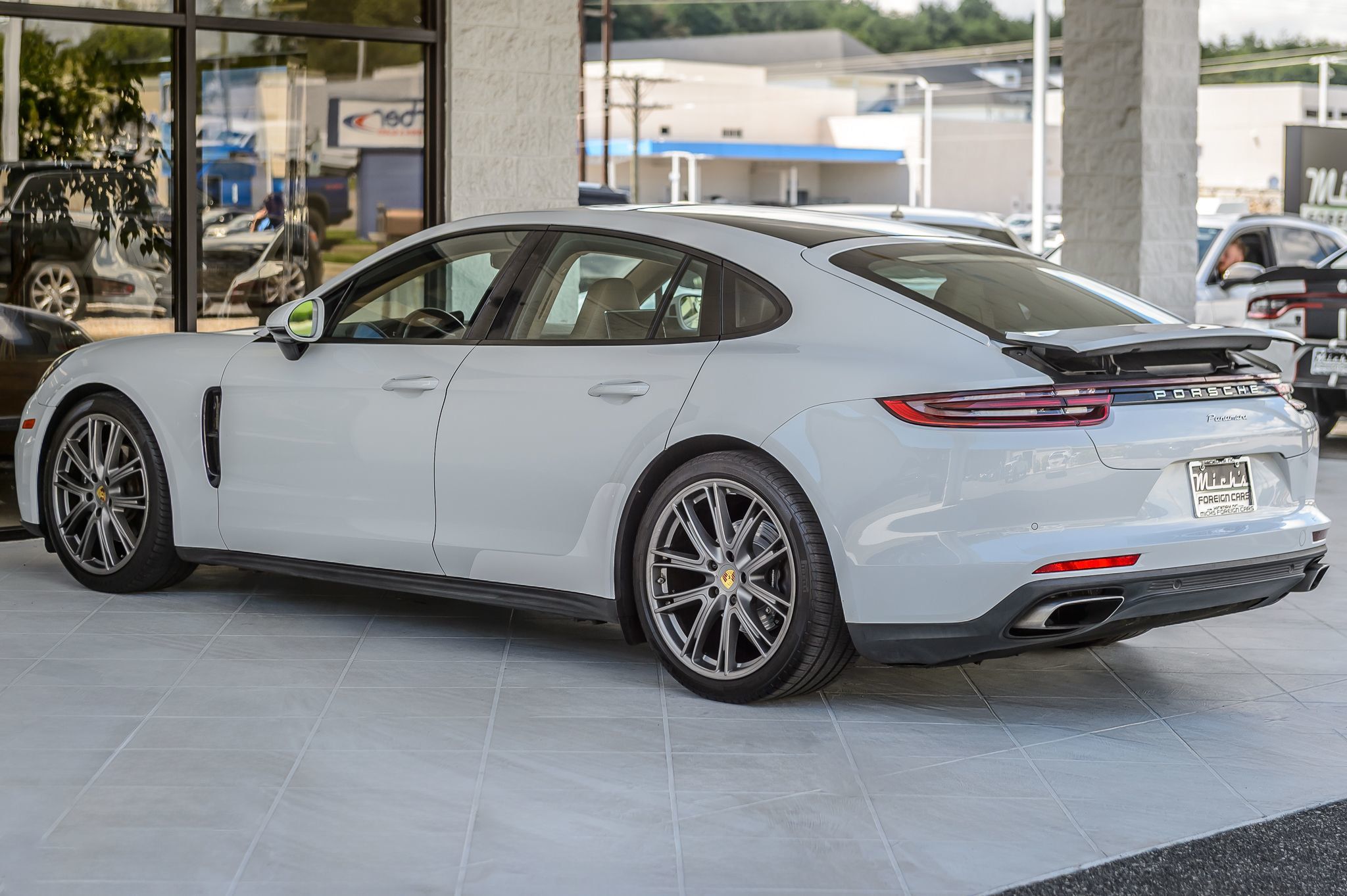 2018 Porsche Panamera Base 4 photo 7