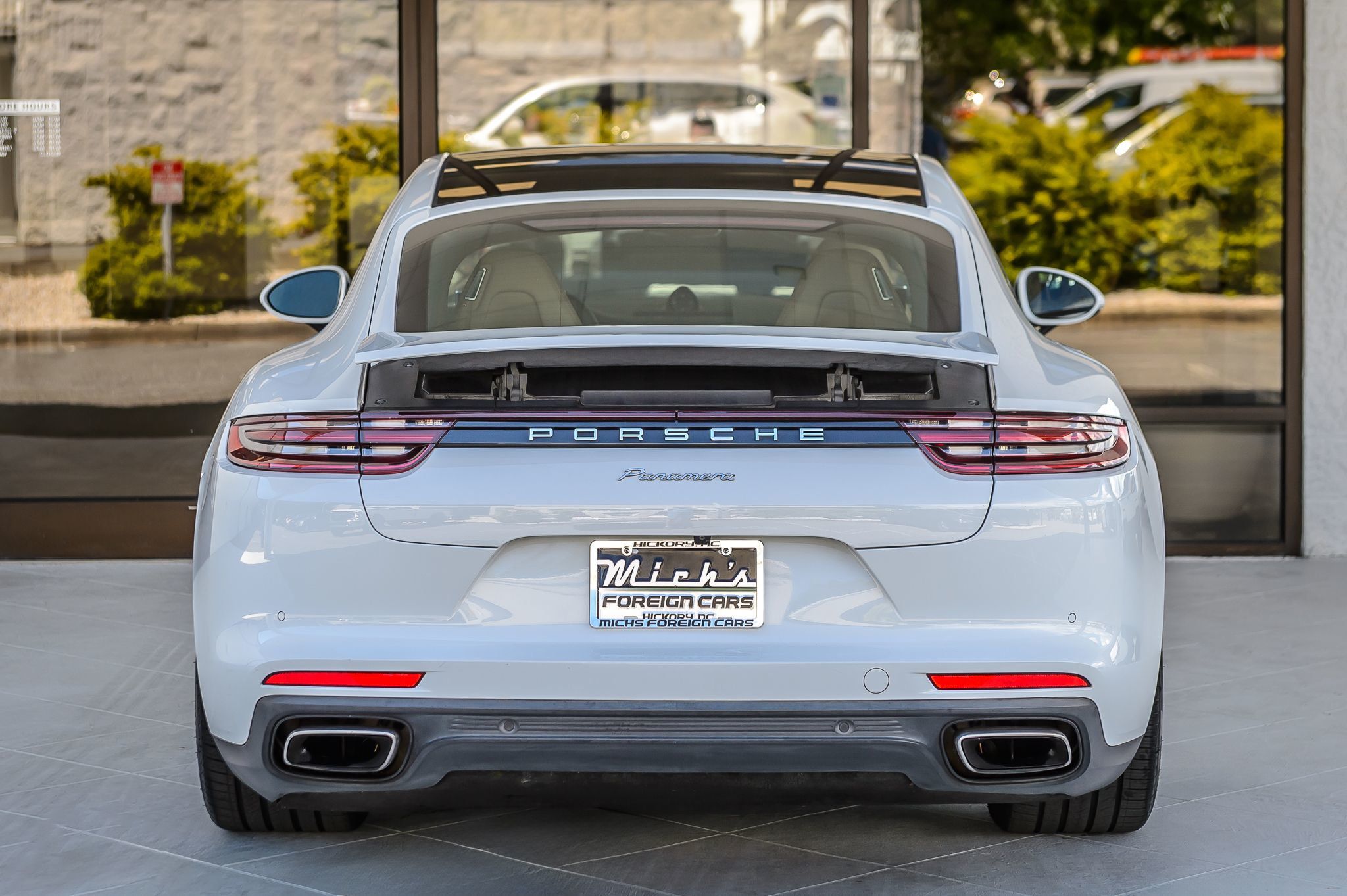 2018 Porsche Panamera Base 4 photo 8
