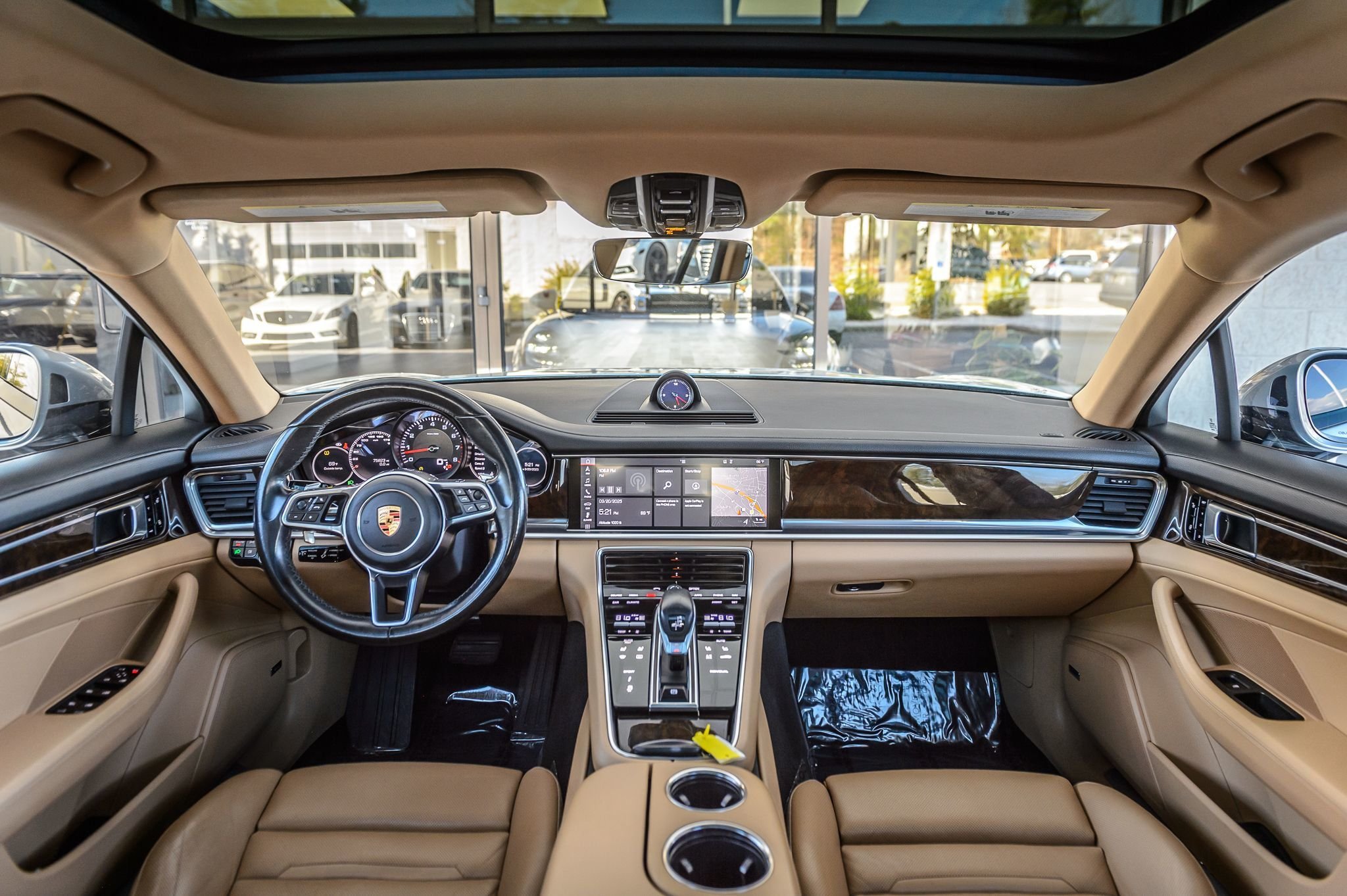 2018 Porsche Panamera Base 4 photo 3