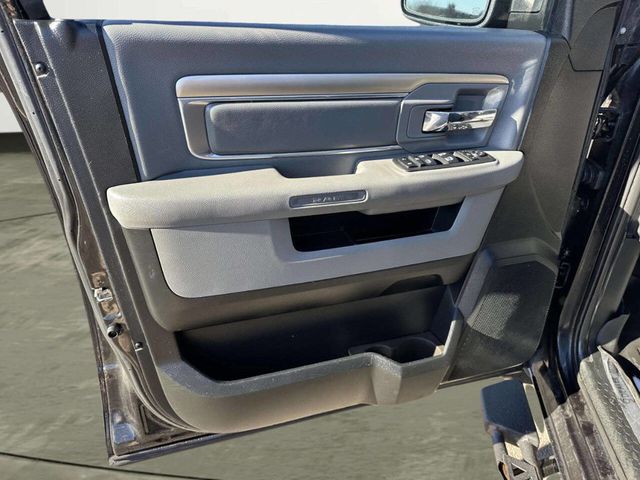 2018 Ram 1500 Big Horn 4x4 Crew Cab 5'7" Box - 22950704 - 10