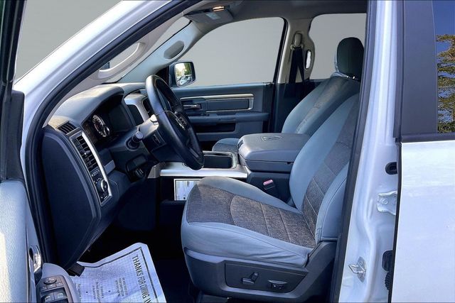2018 Ram 1500 Big Horn 4x4 Crew Cab 5'7" Box - 23070854 - 9