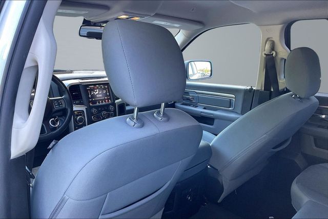 2018 Ram 1500 Big Horn 4x4 Crew Cab 5'7" Box - 23070854 - 17