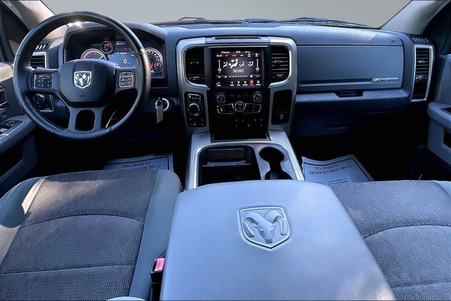 2018 Ram 1500 Big Horn 4x4 Crew Cab 5'7" Box - 23070854 - 18