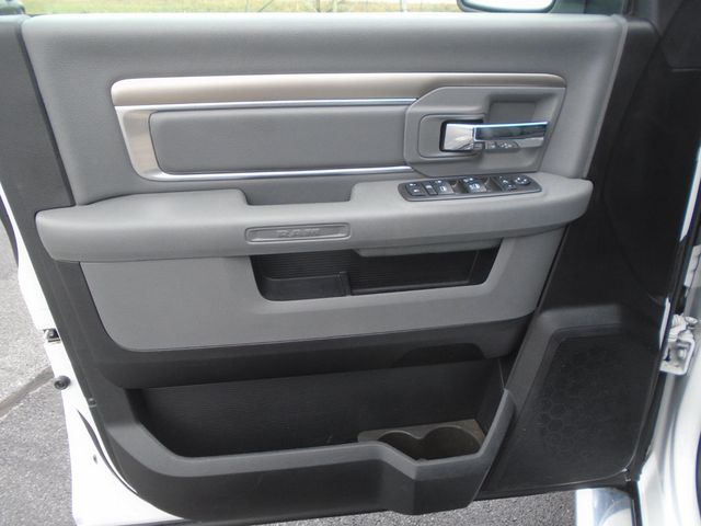 2018 Ram 1500 Big Horn 4x4 Crew Cab 5'7" Box - 22951449 - 11