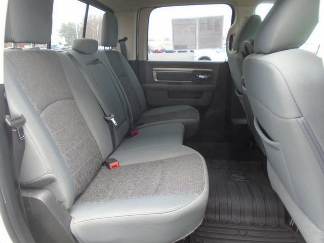 2018 Ram 1500 Big Horn 4x4 Crew Cab 5'7" Box - 22951449 - 31