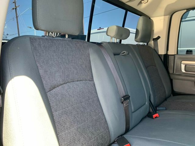 2018 Ram 1500 Big Horn 4x4 Crew Cab 5'7" Box HEMI V8 - 23033482 - 31