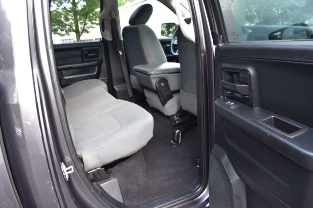 2018 Ram 1500 Express 4x2 Quad Cab 6'4" Box - 22885254 - 21