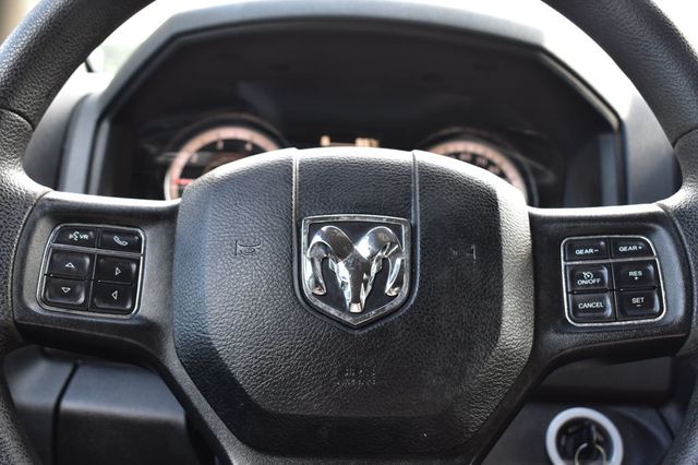 2018 Ram 1500 Express 4x2 Quad Cab 6'4" Box - 22885254 - 24