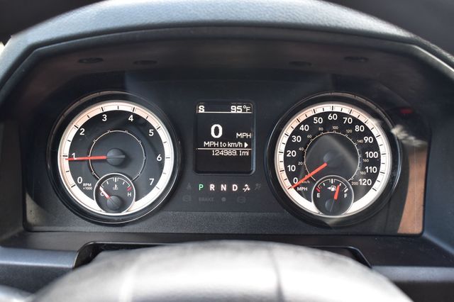 2018 Ram 1500 Express 4x2 Quad Cab 6'4" Box - 22885254 - 25