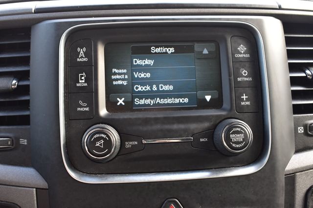 2018 Ram 1500 Express 4x2 Quad Cab 6'4" Box - 22885254 - 32