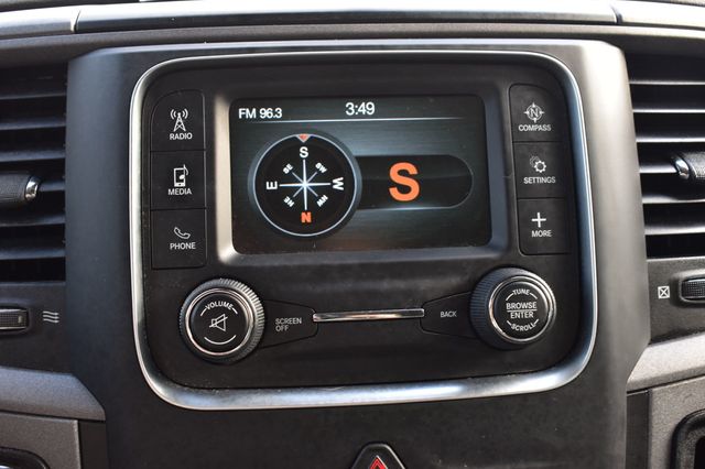 2018 Ram 1500 Express 4x2 Quad Cab 6'4" Box - 22885254 - 33