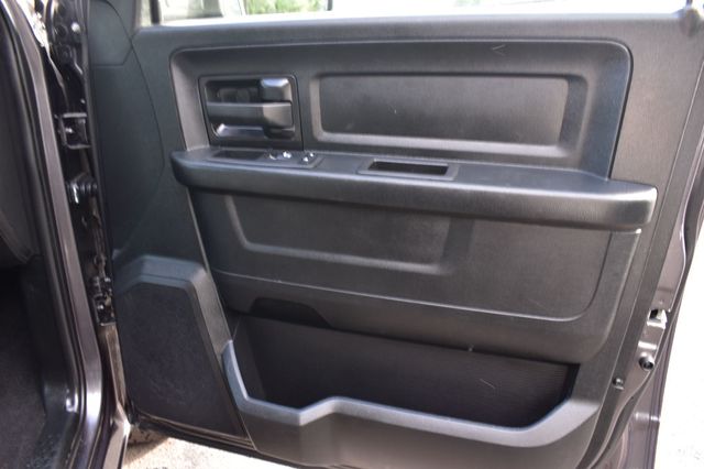 2018 Ram 1500 Express 4x2 Quad Cab 6'4" Box - 22885254 - 42