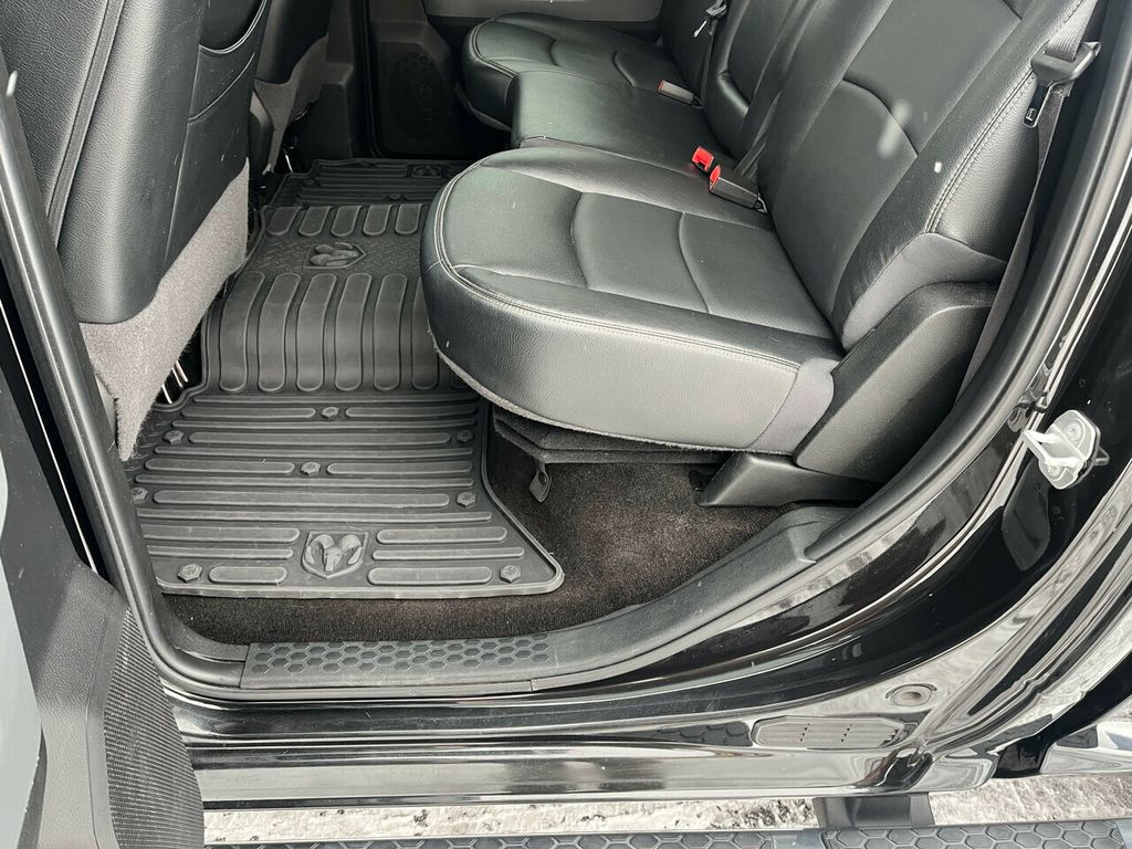 2018 Ram 1500 HEATED  LEATHER & MUCH MORE - 22280120 - 35