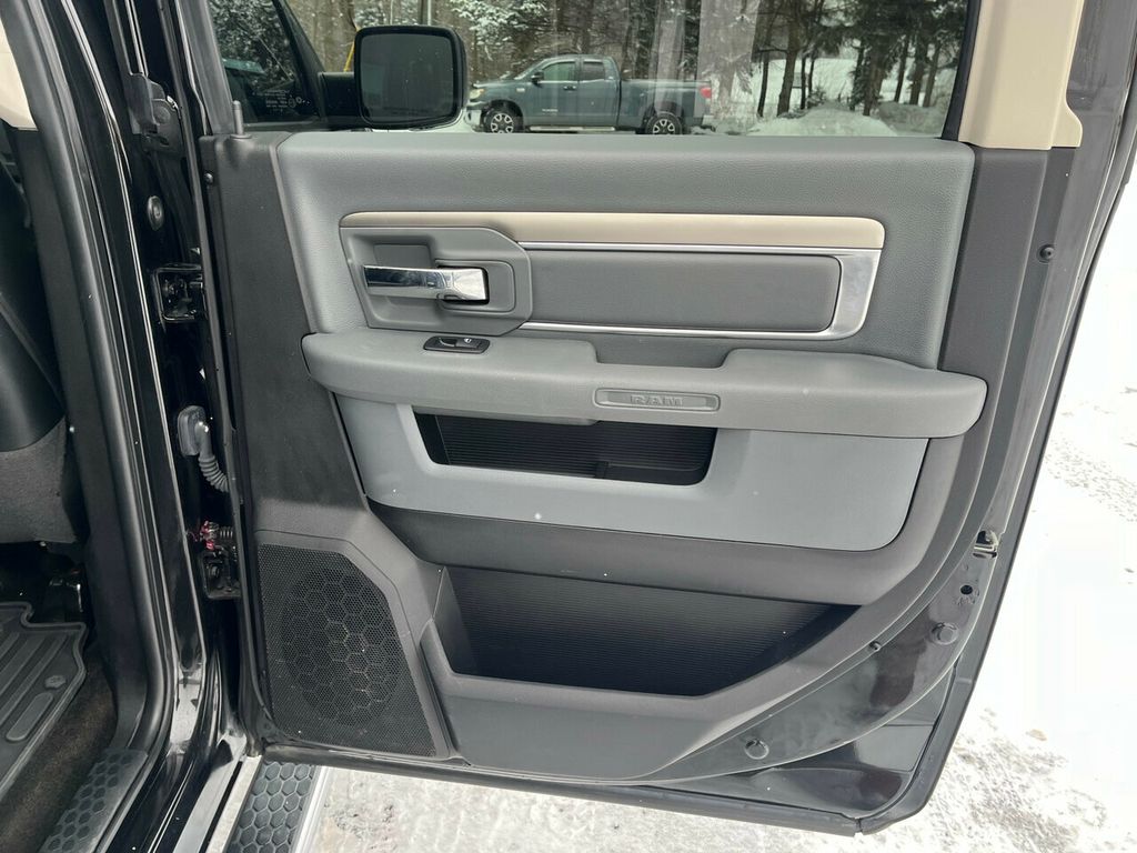 2018 Ram 1500 HEATED  LEATHER & MUCH MORE - 22280120 - 40