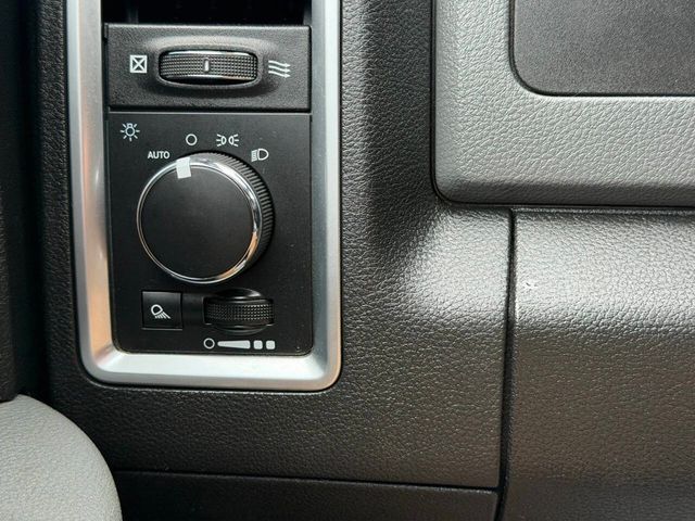 2018 Ram 1500 SLT 4x4 4dr Crew Cab 5.5 ft. SB Pickup - 23006793 - 30