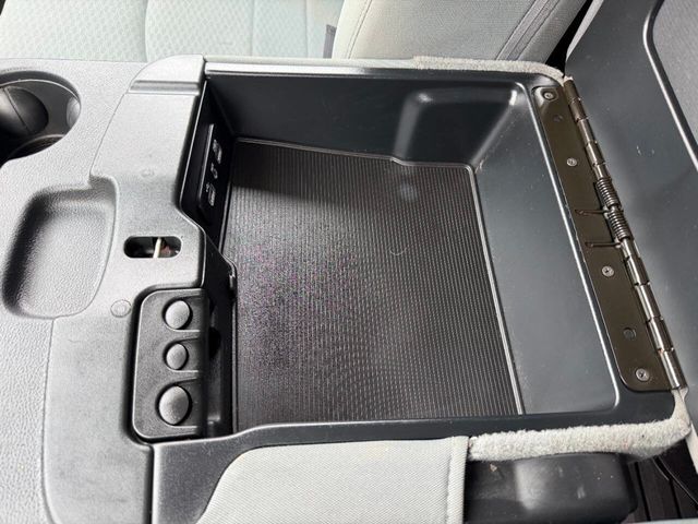 2018 Ram 1500 SLT 4x4 4dr Crew Cab 5.5 ft. SB Pickup - 23006793 - 38