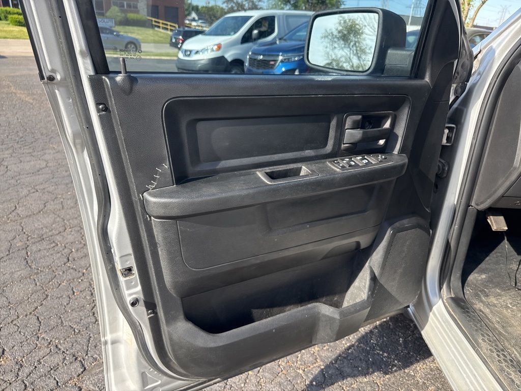 2018 Ram 1500 Tradesman 4x2 Quad Cab 6'4" Box - 23035989 - 15