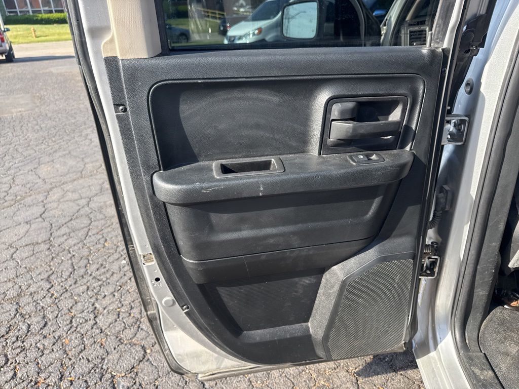 2018 Ram 1500 Tradesman 4x2 Quad Cab 6'4" Box - 23035989 - 17