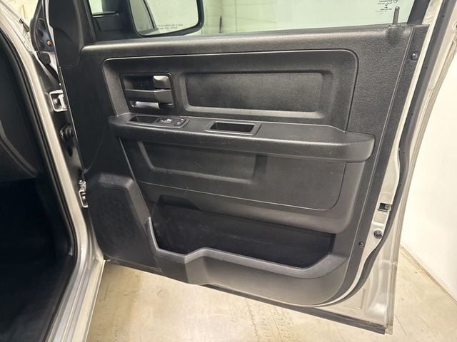 2018 Ram 1500 Tradesman 4x2 Quad Cab 6'4" Box - 23035989 - 33