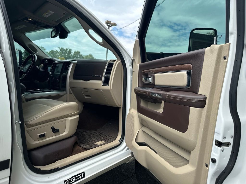 2018 Ram 2500 Laramie 4x4 Crew Cab 6'4" Box - 23067834 - 35