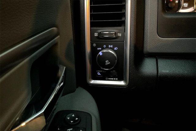 2018 Ram 3500 Big Horn - 22921774 - 26