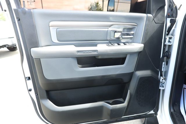 2018 Ram 3500 Big Horn 4x4 Crew Cab 8' Box w/ Luxury Group & Uconnect Nav - 23084949 - 9