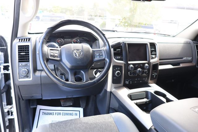 2018 Ram 3500 Big Horn 4x4 Crew Cab 8' Box w/ Luxury Group & Uconnect Nav - 23084949 - 11