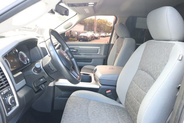 2018 Ram 3500 Big Horn 4x4 Crew Cab 8' Box w/ Luxury Group & Uconnect Nav - 23084949 - 20