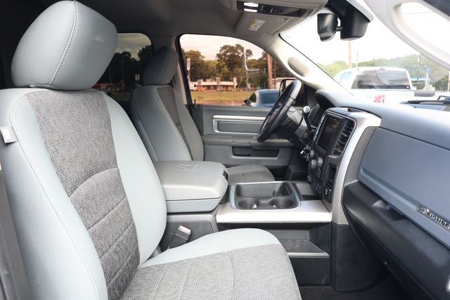 2018 Ram 3500 Big Horn 4x4 Crew Cab 8' Box w/ Luxury Group & Uconnect Nav - 23084949 - 24
