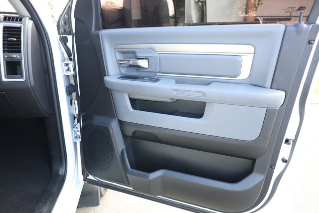 2018 Ram 3500 Big Horn 4x4 Crew Cab 8' Box w/ Luxury Group & Uconnect Nav - 23084949 - 26