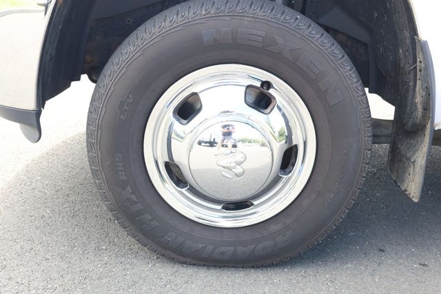 2018 Ram 3500 Big Horn 4x4 Crew Cab 8' Box w/ Luxury Group & Uconnect Nav - 23084949 - 8