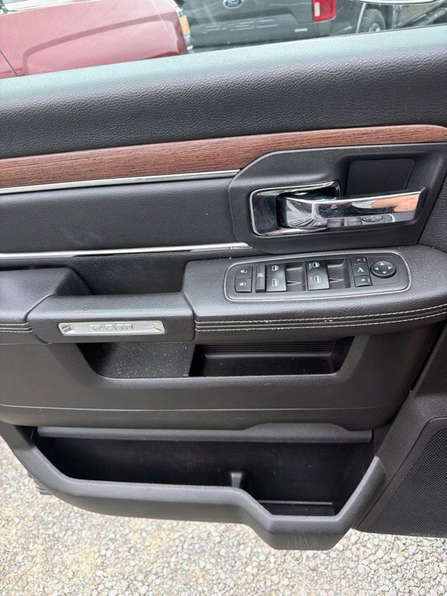 2018 Ram 3500 Laramie - 23084984 - 22