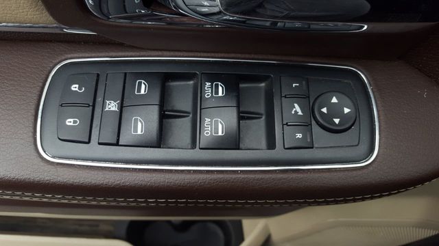 2018 Ram 3500 Laramie 4x4 Crew Cab 8' Box - 18749492 - 16