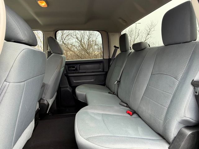 2018 Ram 3500 Tradesman 4x4 Crew Cab 6'4" Box - 22991481 - 19