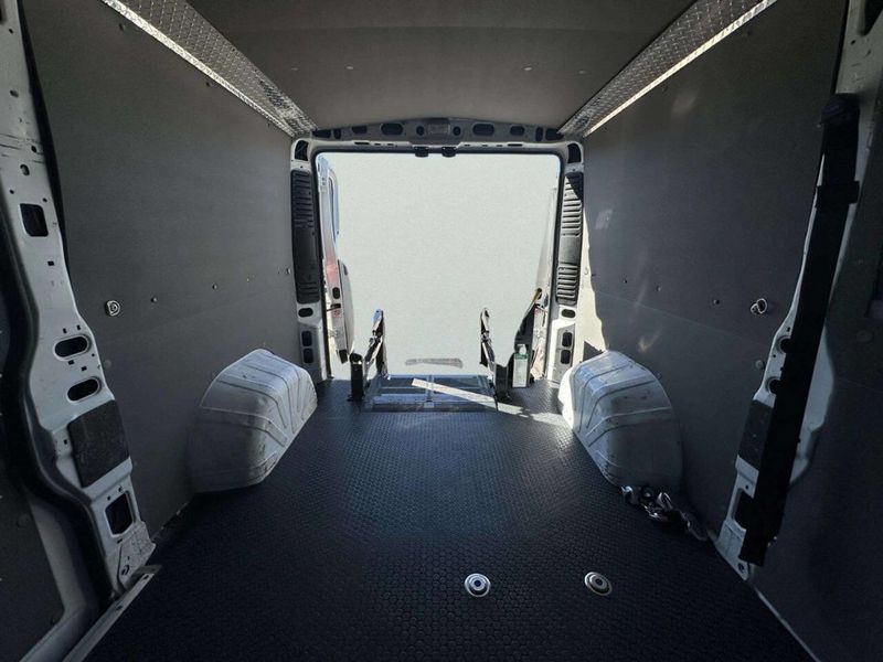 2018 Ram ProMaster Cargo Van 1500 Low Roof 136" WB - 22997392 - 16