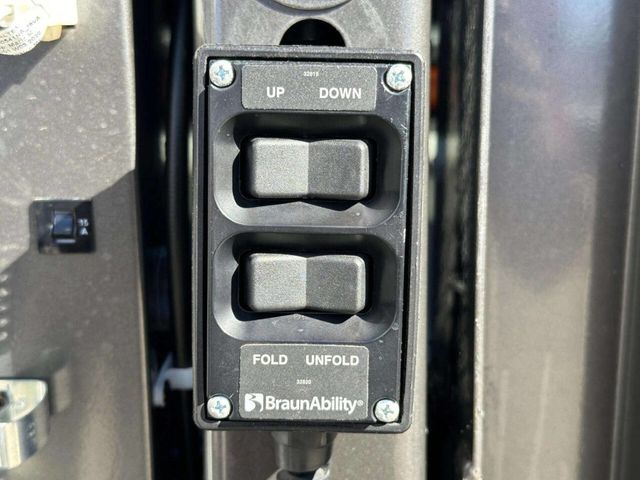 2018 Ram ProMaster Cargo Van 1500 Low Roof 136" WB - 22997392 - 22