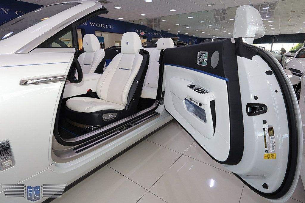 2018 Rolls-Royce Dawn Convertible - 22879158 - 11