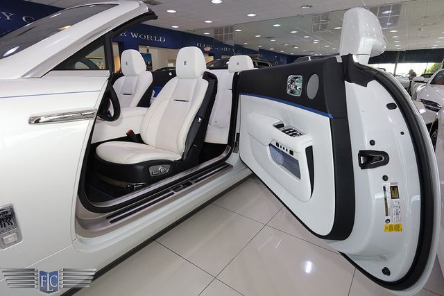 2018 Rolls-Royce Dawn Convertible - 22879158 - 11