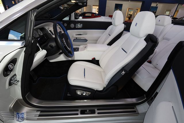 2018 Rolls-Royce Dawn Convertible - 22879158 - 12