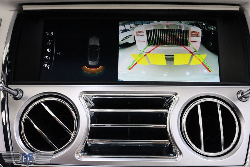 2018 Rolls-Royce Dawn Convertible - 22879158 - 27