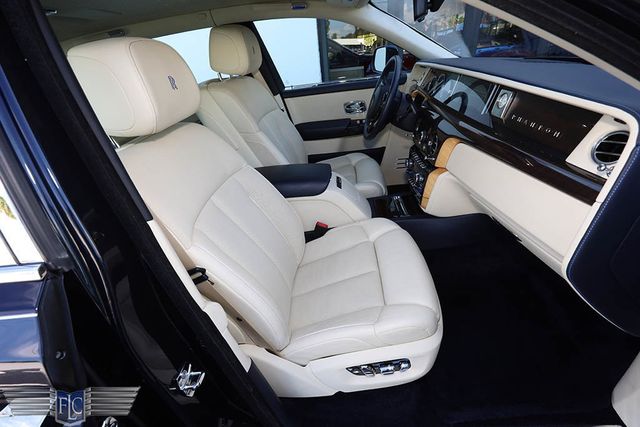 2018 Rolls-Royce Phantom Sedan - 22718398 - 11