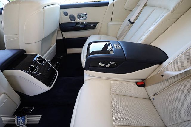2018 Rolls-Royce Phantom Sedan - 22718398 - 19