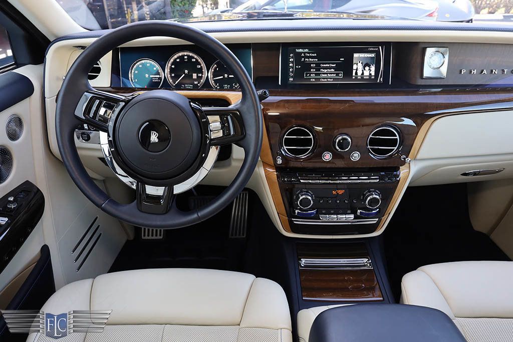 2018 Rolls-Royce Phantom Sedan - 22718398 - 30