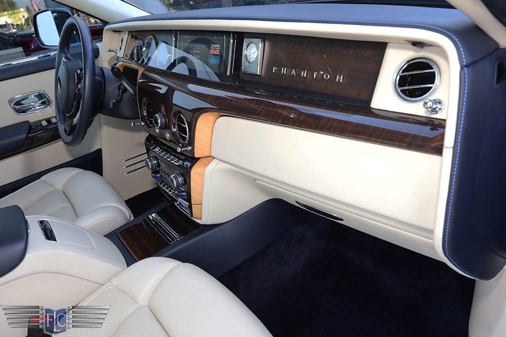2018 Rolls-Royce Phantom Sedan - 22718398 - 32