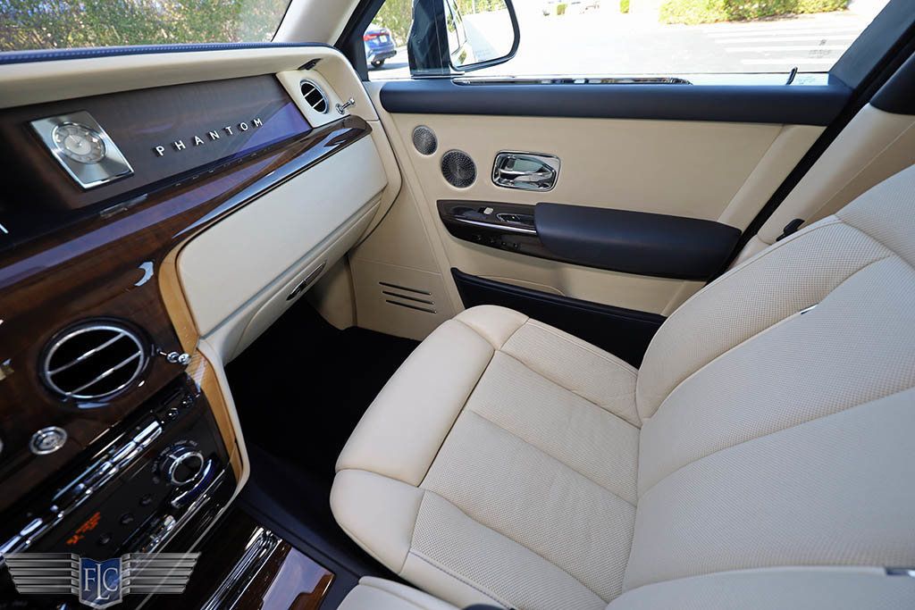 2018 Rolls-Royce Phantom Sedan - 22718398 - 34