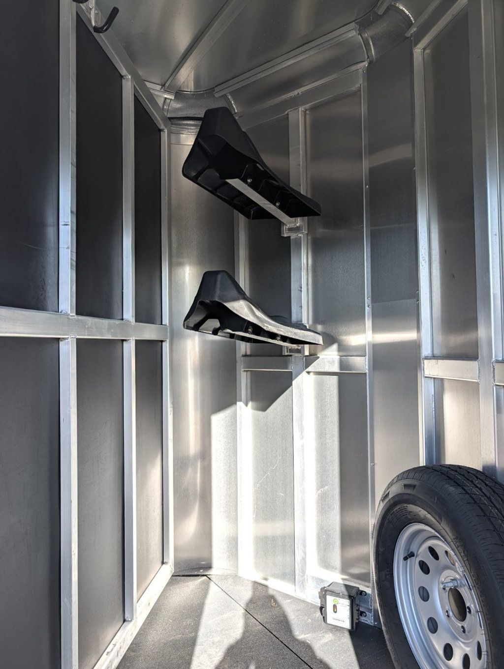 2018 Shadow 2 Horse Slant with Drop Feed Windows & Ramp  - 22936505 - 2