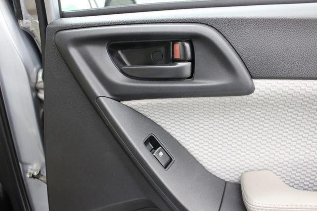 2018 Subaru Forester 2.5i - 23077594 - 44